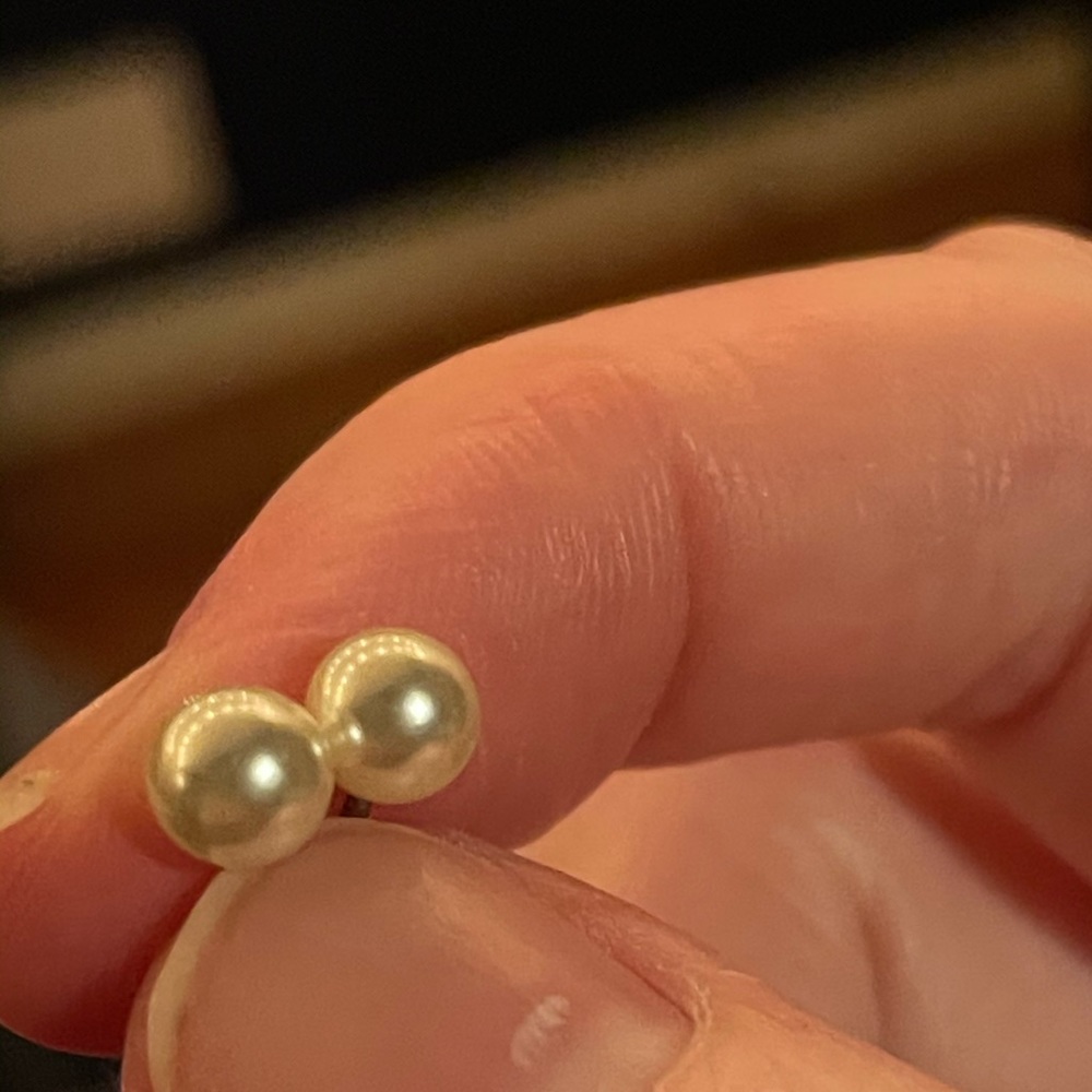 Small faux Peal Studs
